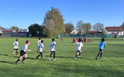 Neue Trikots spielen gut: Spielbericht Ligaspiel (SG) Reichenkirchen/ Fraunberg E2 – FC Herzogstadt Erding E4